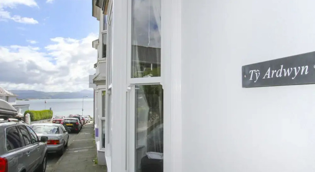 Ty Ardwyn, Prenota Hotel Criccieth 