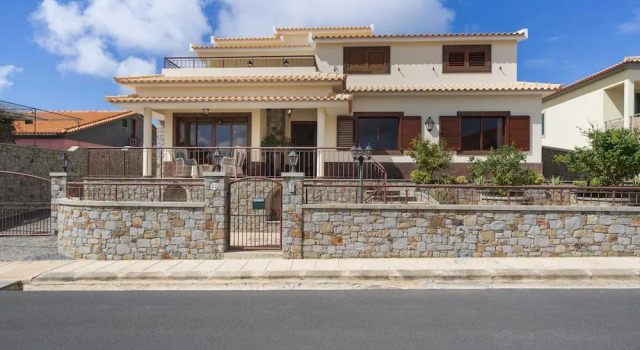 Коттедж с балконом Villa Areal Porto Santo - By An Island Apart