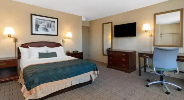 Двухместный номер Standard Ramada by Wyndham Reno Hotel & Casino