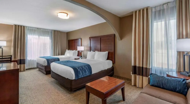 Четырёхместный номер Superior Comfort Inn & Suites Ventura Beach