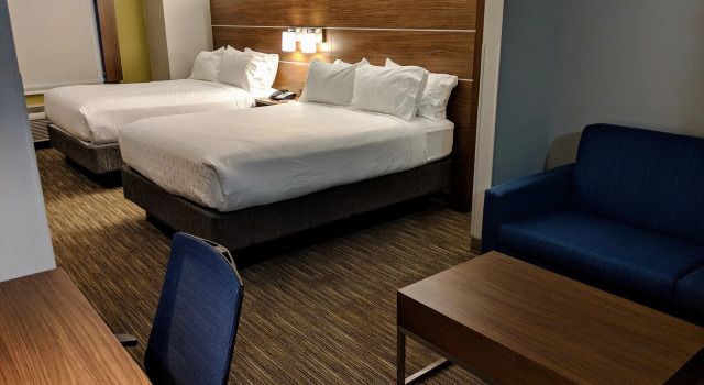 Четырёхместный люкс Holiday Inn Express Hotel & Suites Claypool Hill -Richlands Area by IHG
