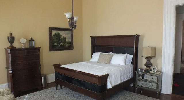 Двухместный люкс Deluxe The Pepin Mansion B&B on Mansion Row - 10 min to start of the Bourbon Trail