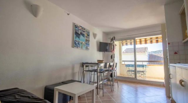 NICE 25 m BRIGHT with BALCONY and POOL