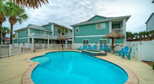 Апартаменты Stylish Condo w/ Pool & Spa Access, Wak to Beach Beach Breeze by Avantstay