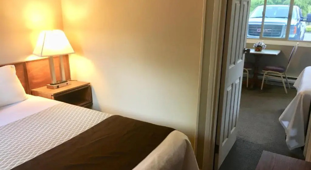 Четырёхместный номер Deluxe Fuller Lake Chemainus Motel