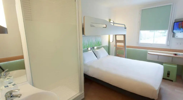 Standard- tredobbelt værelse ibis budget Cherbourg La Glacerie