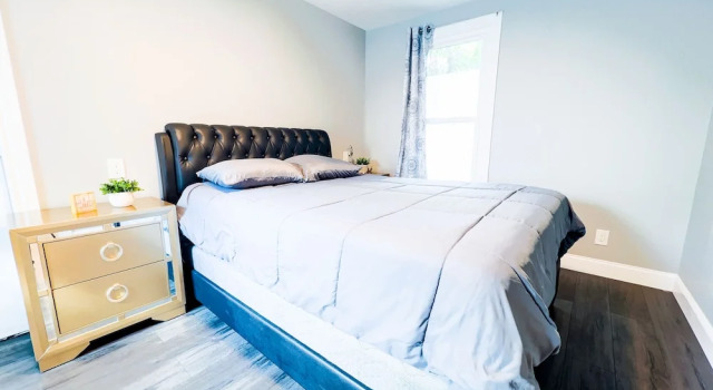 Perfect 6BR Stay Near Niagara Falls & Attractions, Забронировать Дом для отпуска Коттеджи Ниагара Фолс, рядом с Круиз Maid of the Mist, Коттедж