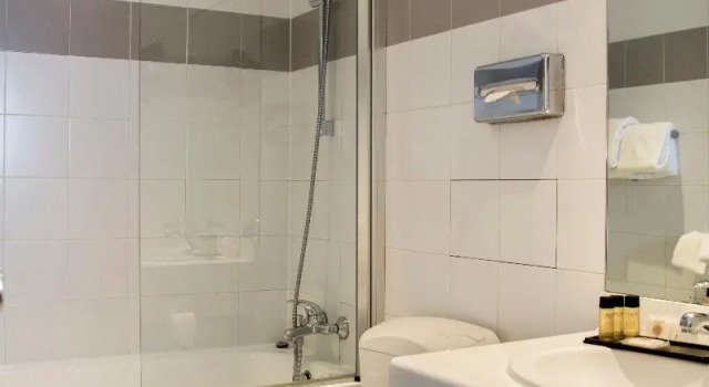 Трёхместный номер Standard 55 Hôtel Montparnasse