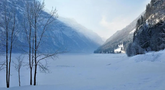 Hotel Rhodannenberg AG, Buchen Sie Hotel Glarus Walensee
