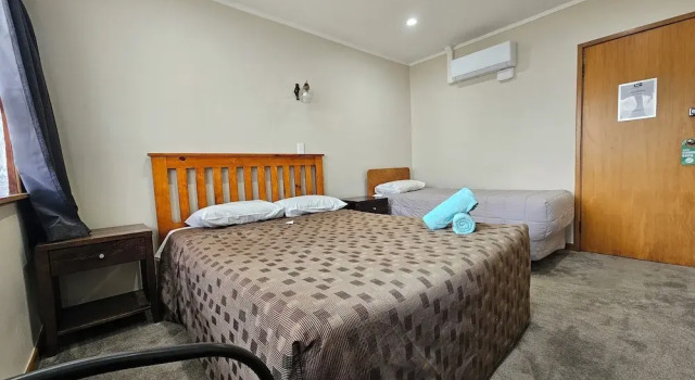 Трёхместный номер Standard c 1 комнатой White Horse Inn Restaurant & Motel