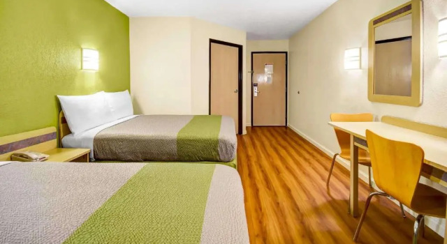 Четырёхместный номер Standard Дуплекс Lakeside Inn Lake Havasu City