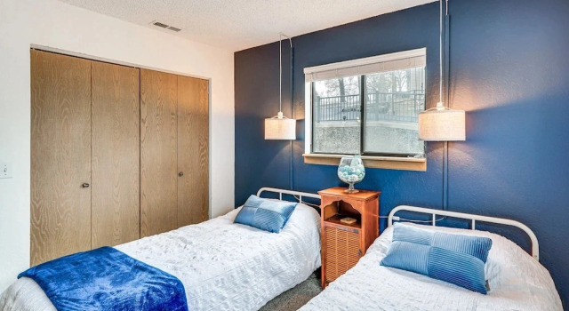 Waterfront Lake Ozark Condo w/ Access To 2 Pools, Book Lejlighed Lake Ozark USA
