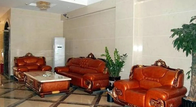 Golden Harbour Hotel