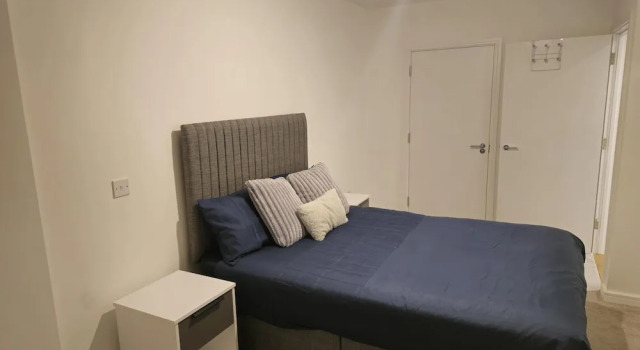 Luxurious 2-bed Haven in the Heart of Barking