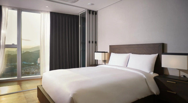 Ocean L Suite  (Beach View with 3 Bedrooms)