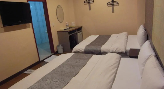 Четырёхместный номер Standard Fulong Hotel