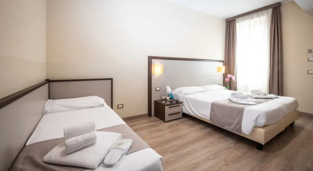 Трёхместный номер Deluxe с балконом Hotel Rosa