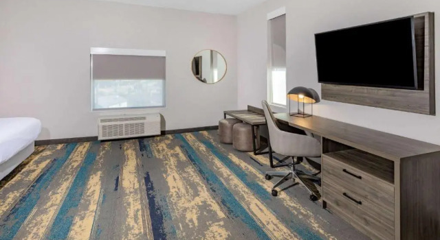 Четырёхместный номер Standard La Quinta Inn & Suites by Wyndham Galveston North at I-45