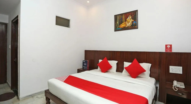 OYO 23240 Hotel Pramod Palace