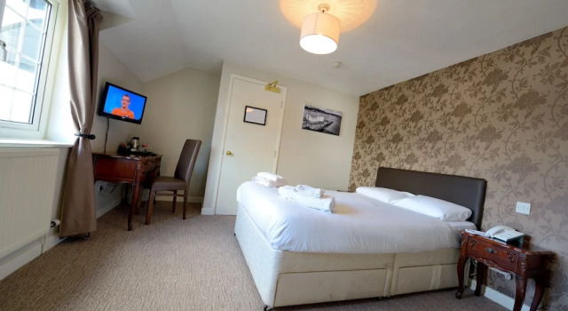 Savoy Country Inn, Book Pension Saint Clears Carmarthenshire