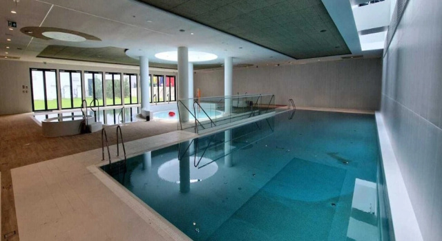 Апартаменты Large Apartment With sea View, Indoor Pool