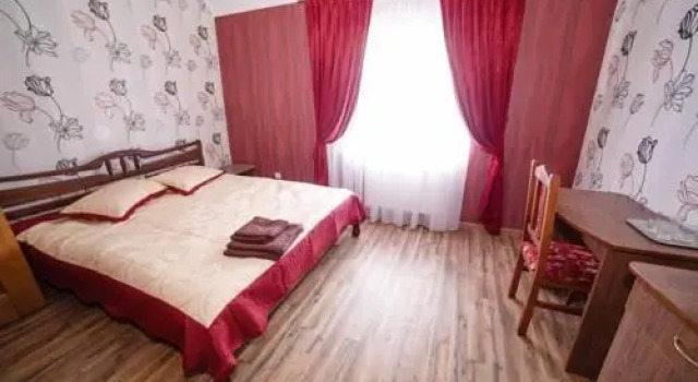 Corner House, Rezervovat Hotel Hotely v Luck s parkováním, Parkování
