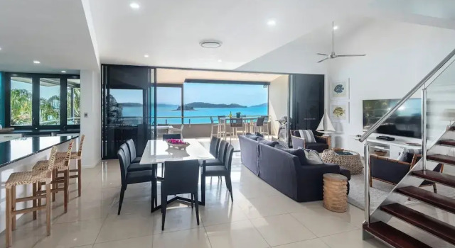 Вилла с 3 комнатами с балконом Villa 12 The Edge Oceanfront Deluxe 3 Bedroom Near Marina With Golf Buggy
