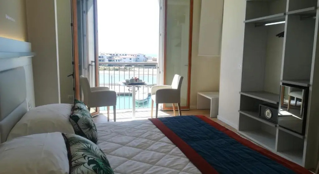 Полулюкс Roma Hotel