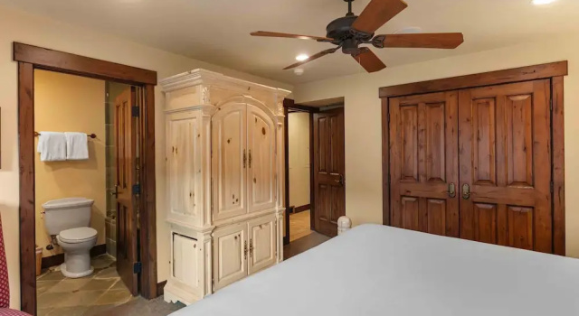 1617 - Six Bedroom plus Den Lakeside 6 Condo, Varaa Huoneisto Park City 