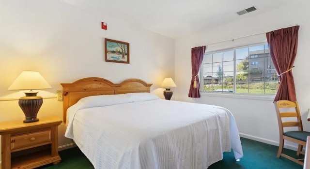 Люкс 1st Floor Front Side Suite - 104 by Grand Wood Suites