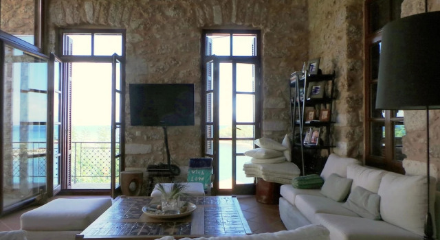 Gorgeous HiEnd 3bdr SEAview Flat, Book Hotel Gythio 