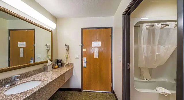 Номер Standard Quality Suites San Antonio Brooks City Base