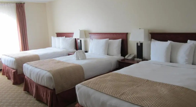 Шестиместный номер Standard Days Inn by Wyndham Dawson Creek