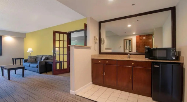 Люкс c 1 комнатой Holiday Inn Express Stony Brook-Long Island by IHG