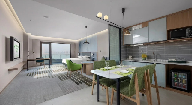 Двухместный люкс с видом на реку Holiday Inn Hotel & Suites Wuhan New City by IHG