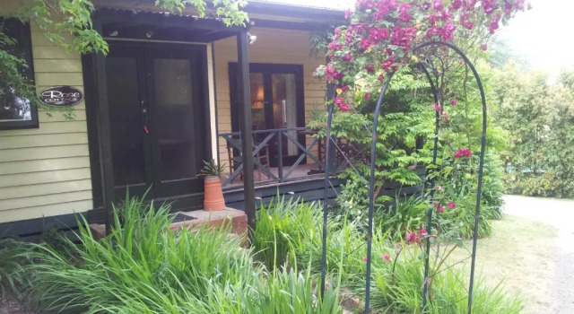 Коттедж Leafield Cottages