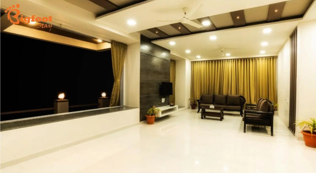 Paras Villa