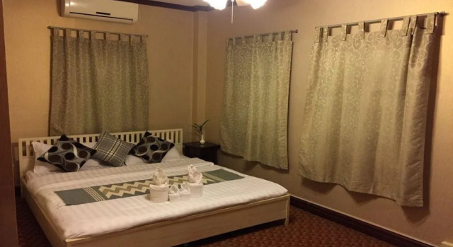 Jade Hotel