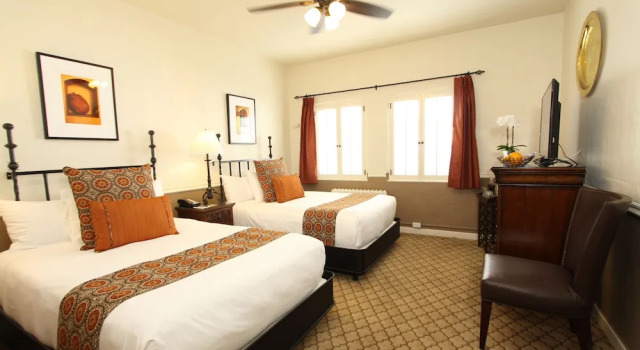 Четырёхместный номер Standard Cypress Inn Carmel-by-the-Sea
