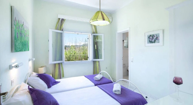 Villa Amorossa Beachfront 3 Bedroom in Roda, Забронировать Вилла Отели периферии Ионических островов с парковкой, Парковка