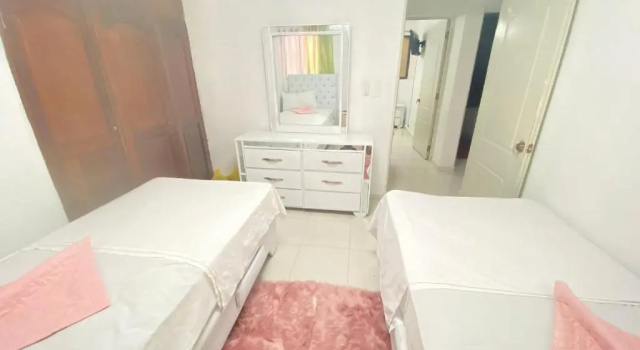 Апартаменты 9 Santiago Monumental Area Cozy 3 bedrooms - WIFI- Air Conditioner- Apartment for 7 peoples - close to all kind the business around and transportation 24 hours to visit the city