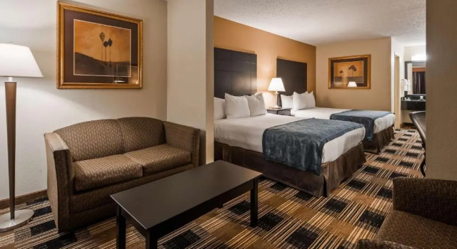 Четырёхместный номер Deluxe Best Western Windsor Suites