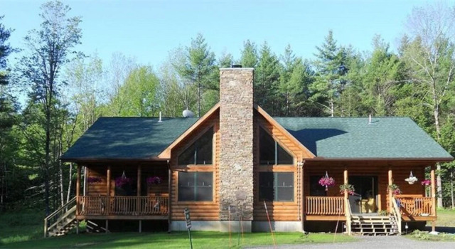 The Log Cabin Bed & Breakfast, 예약 호텔 Bernardston 