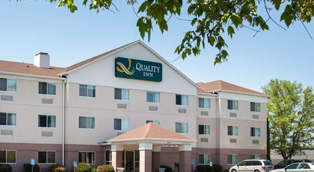 Quality Inn Brooklyn Center, Varaa Hotelli Hotellit Minnesota pysäköinnillä, Pysäköinti