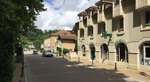 Les Arums, Đặt Khách sạn Eugenie-les-Bains 