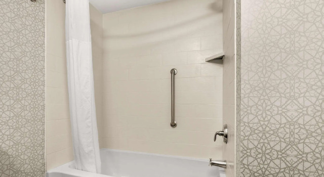 Четырёхместный номер Standard Hampton Inn & Suites Fairbanks