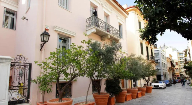 The Marble Suites, PLAKA