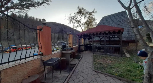 Pensiunea Lucy Sinaia, Rezervovat Hotel Hotely v Prahova Valley s parkováním, Parkování