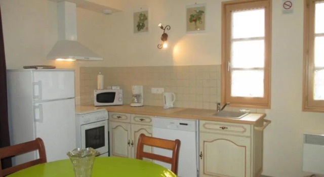 Gîte Dompierre-sur-Besbre, 3 pièces, 4 personnes - FR-1-489-174, Book Hotel Dompierre-sur-Besbre Allier