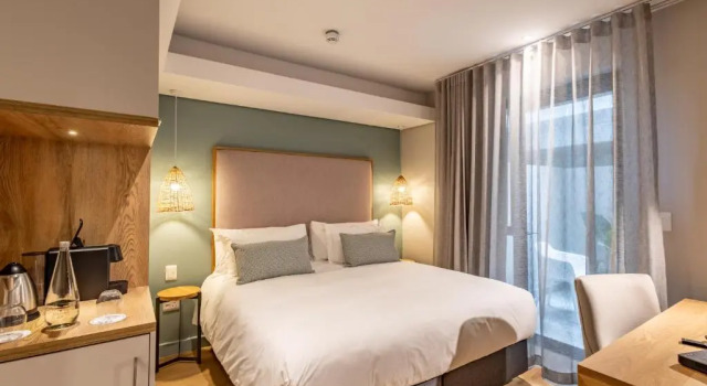 Двухместный номер Economy Atrium Facing (No window) Plett Quarter Hotel - Lion Roars Hotels & Lodges